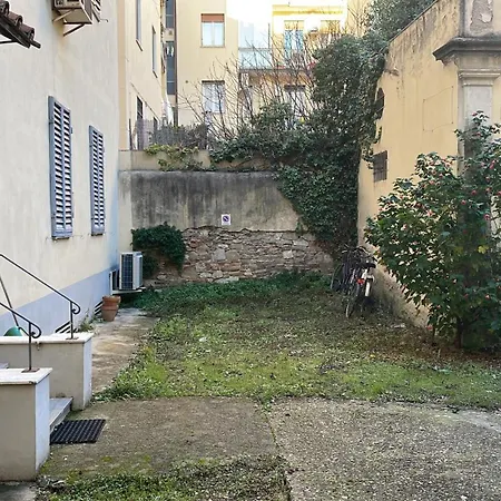 Via Venezia 10 - Renaissance - Historic Charm With Frescoes And Private Courtyard Parking In Florence Heart Buitenkant foto